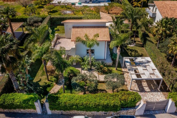 Villa Nicales Villa Unifamiliare a Borgo Aranci vicino Scopello e Zingaro con Piscina Condivisa