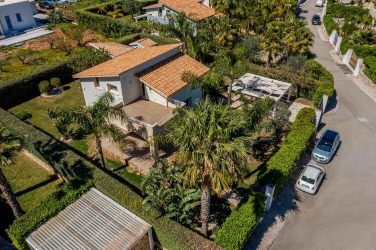 Villa Nicales Villa Unifamiliare a Borgo Aranci vicino Scopello e Zingaro con Piscina Condivisa