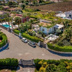 Villa Nicales Villa Unifamiliare a Borgo Aranci vicino Scopello e Zingaro con Piscina Condivisa